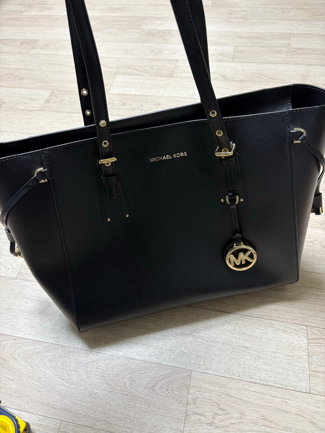 마이클코어스 토트백 블랙 상품이미지1