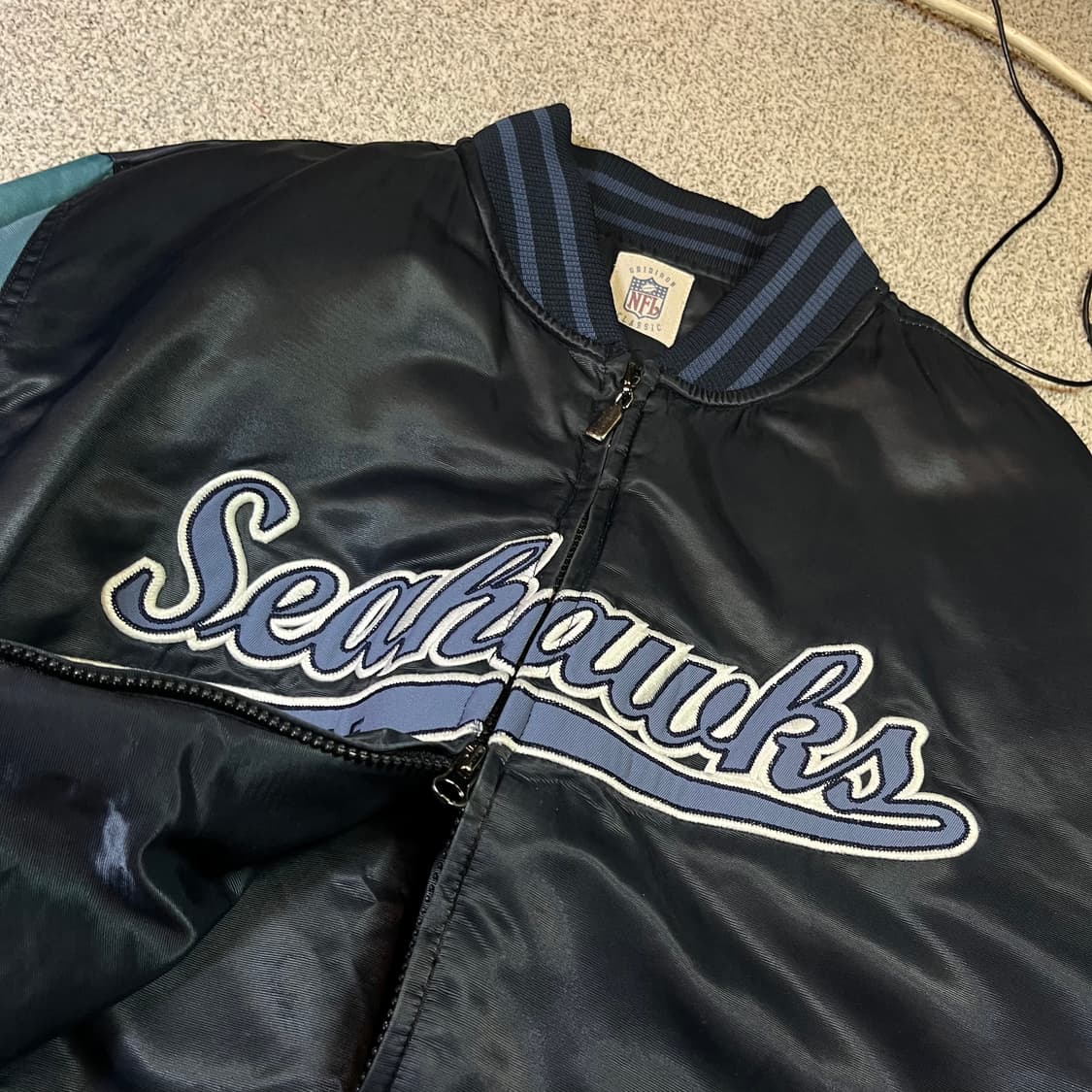 NFL x 리복 올드스쿨 시애틀 시호크스 스타디움 리버시블 자켓  상품이미지3