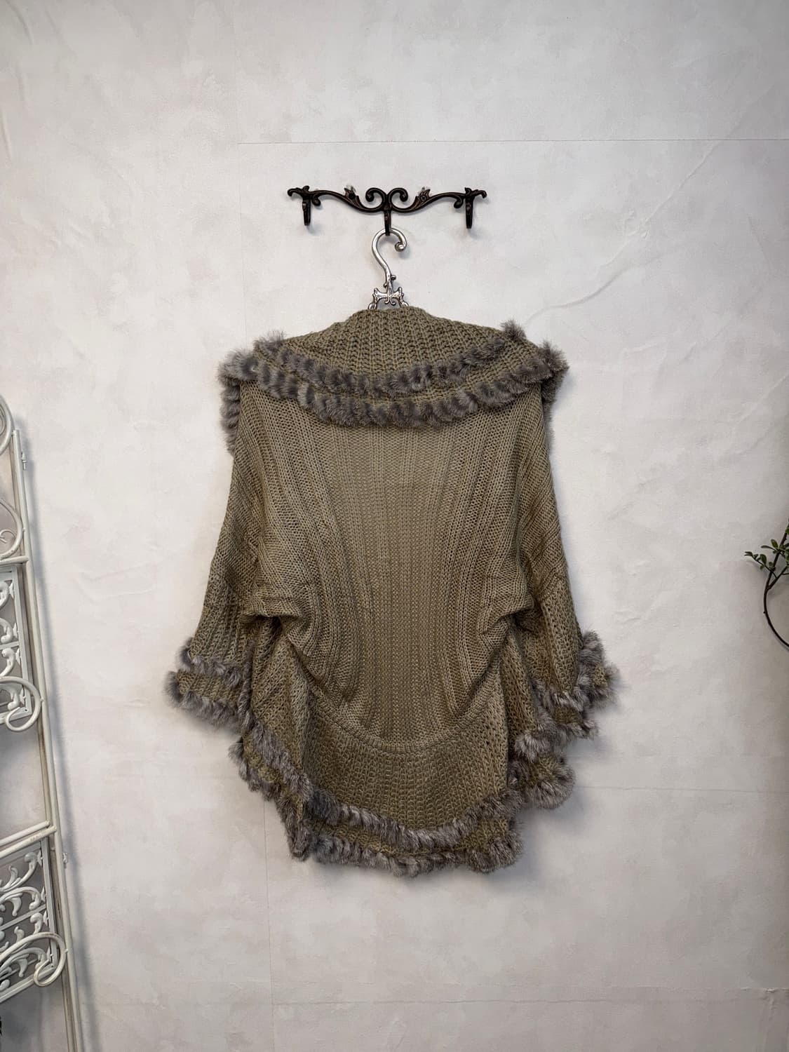 Ash beige rabbit fur trimming ruffle cd 상품이미지3