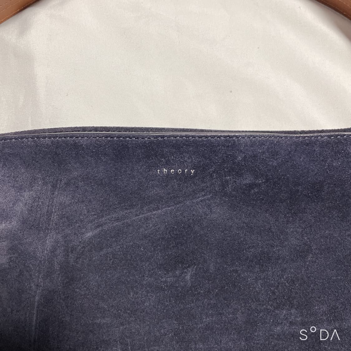 띠어리 스웨이드 숄더백 네이비 상품이미지2