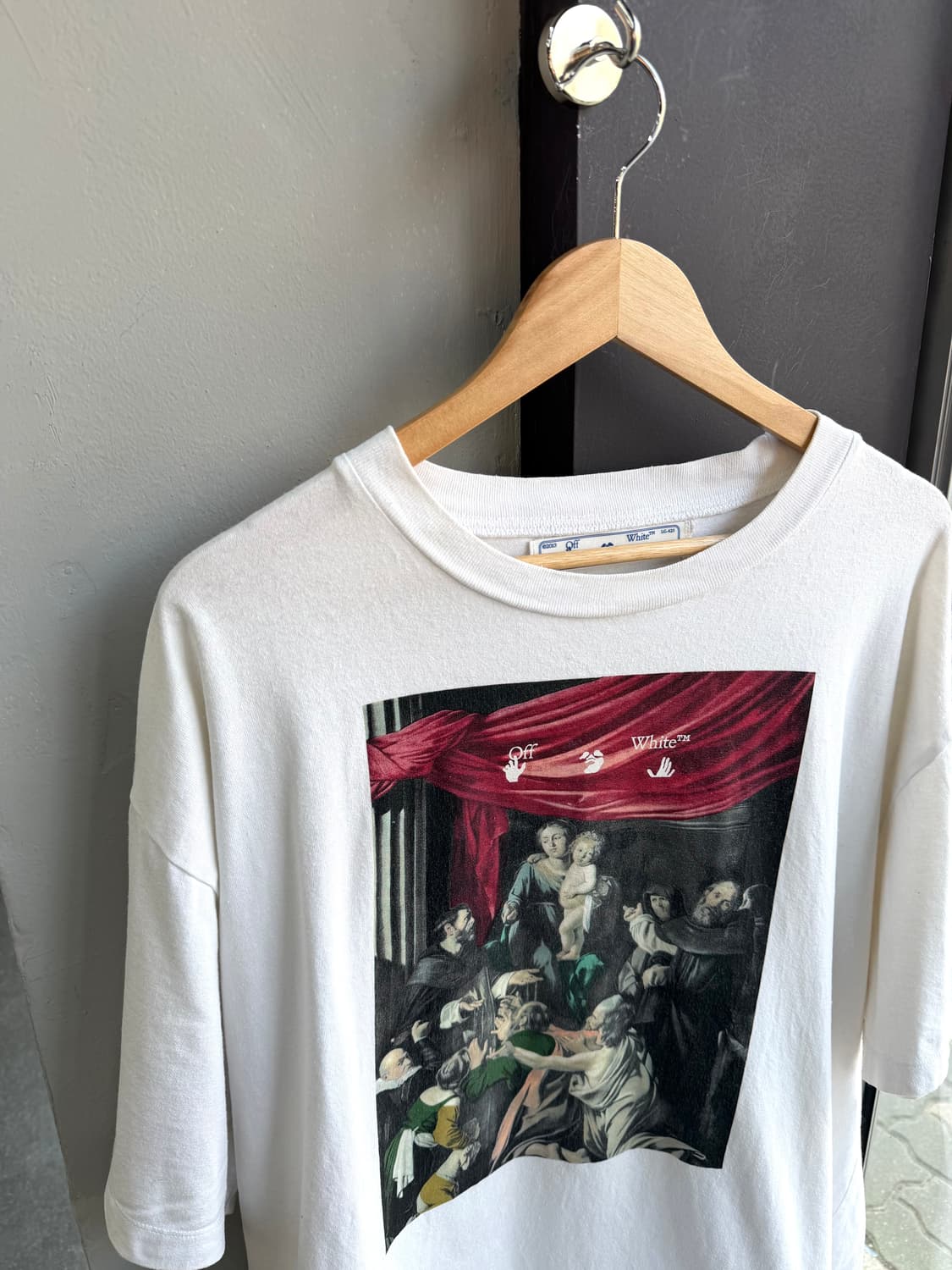 L/ 오프화이트 카라바지오 스프레이드 오버핏 반팔 상품이미지4