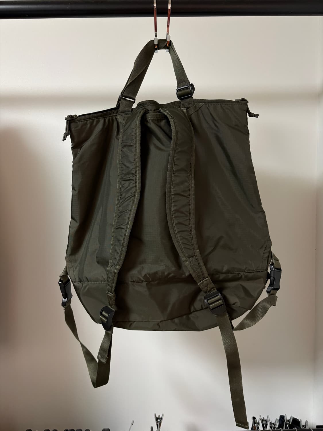 유니클로 유니포터 유틸리티 투웨이백 초기버전 올리브 카키 상품이미지2