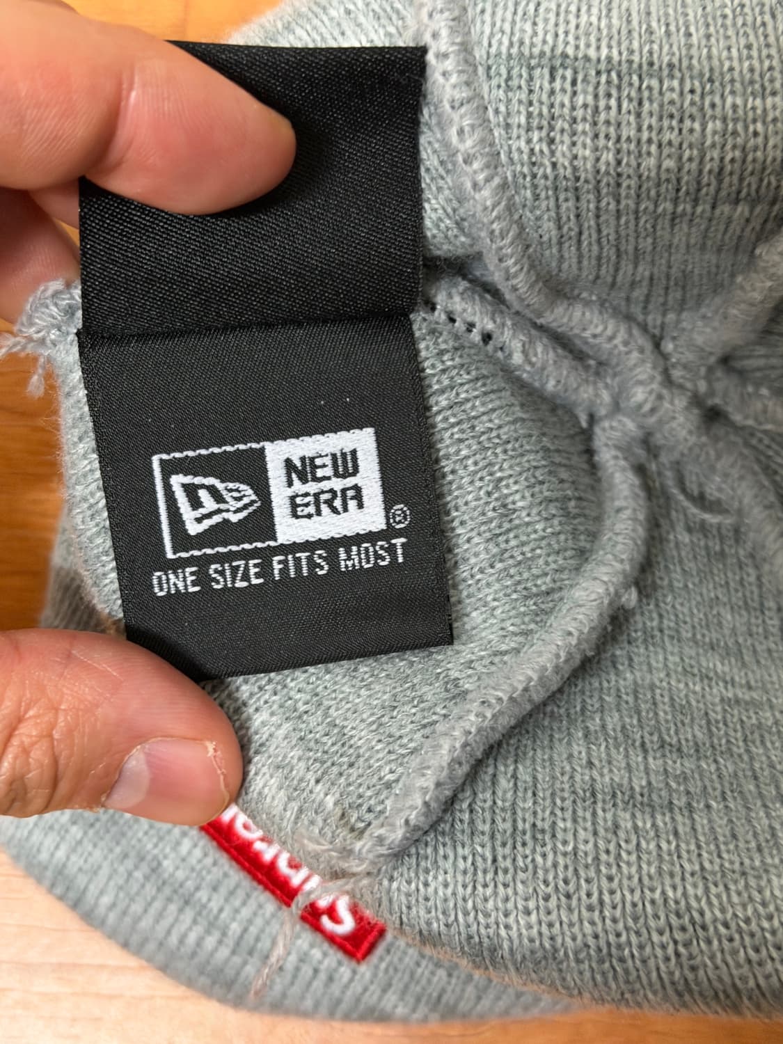 슈프림 뉴에라 바시티 비니 헤더 그레이 - 23FW 투어스 도훈 착용비니 상품이미지8