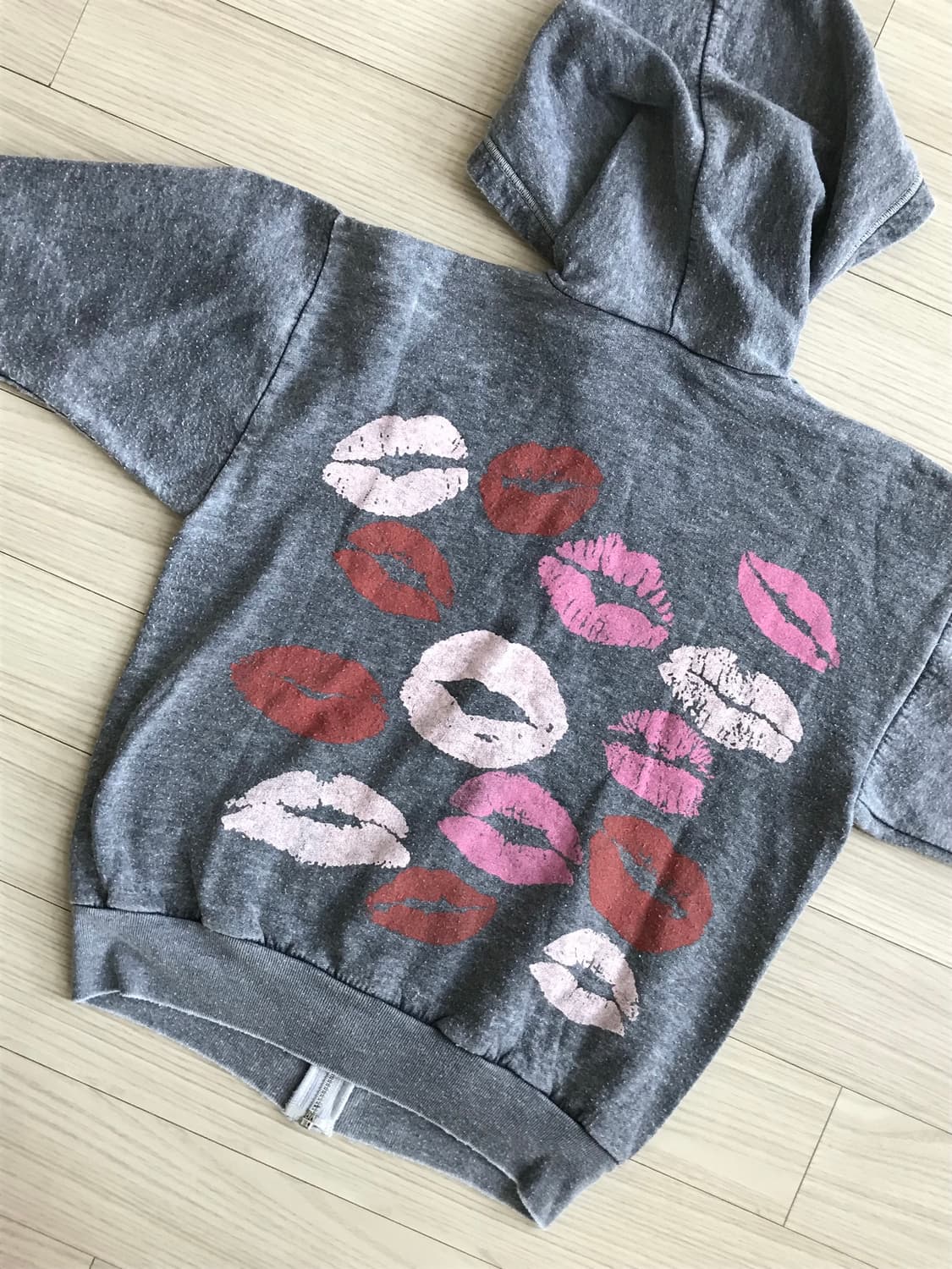 갸루 와투케 입술 후드집업  상품이미지2