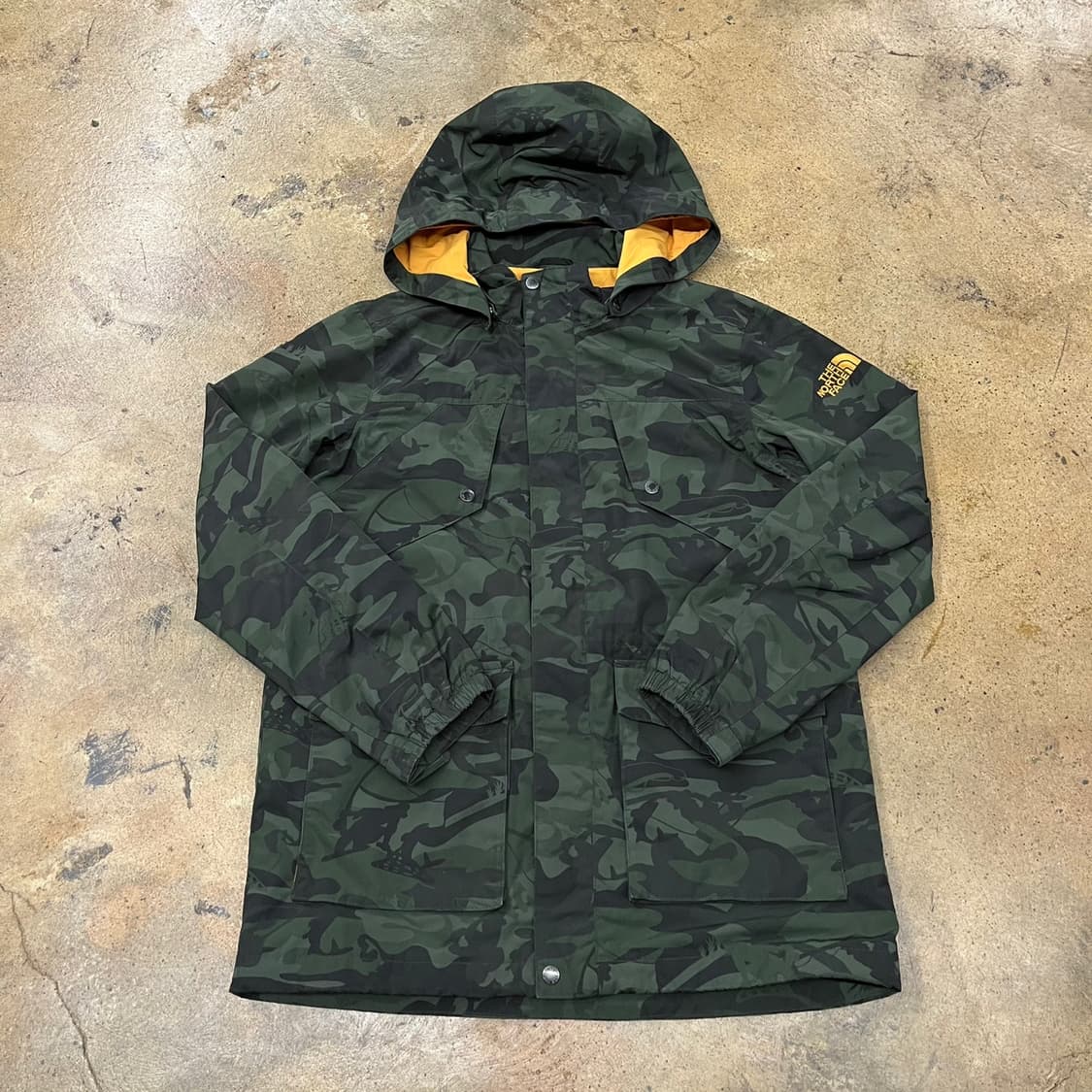 [정품/150] 노스페이스 카모 패턴 바람막이 후드 자켓 b16 상품이미지2