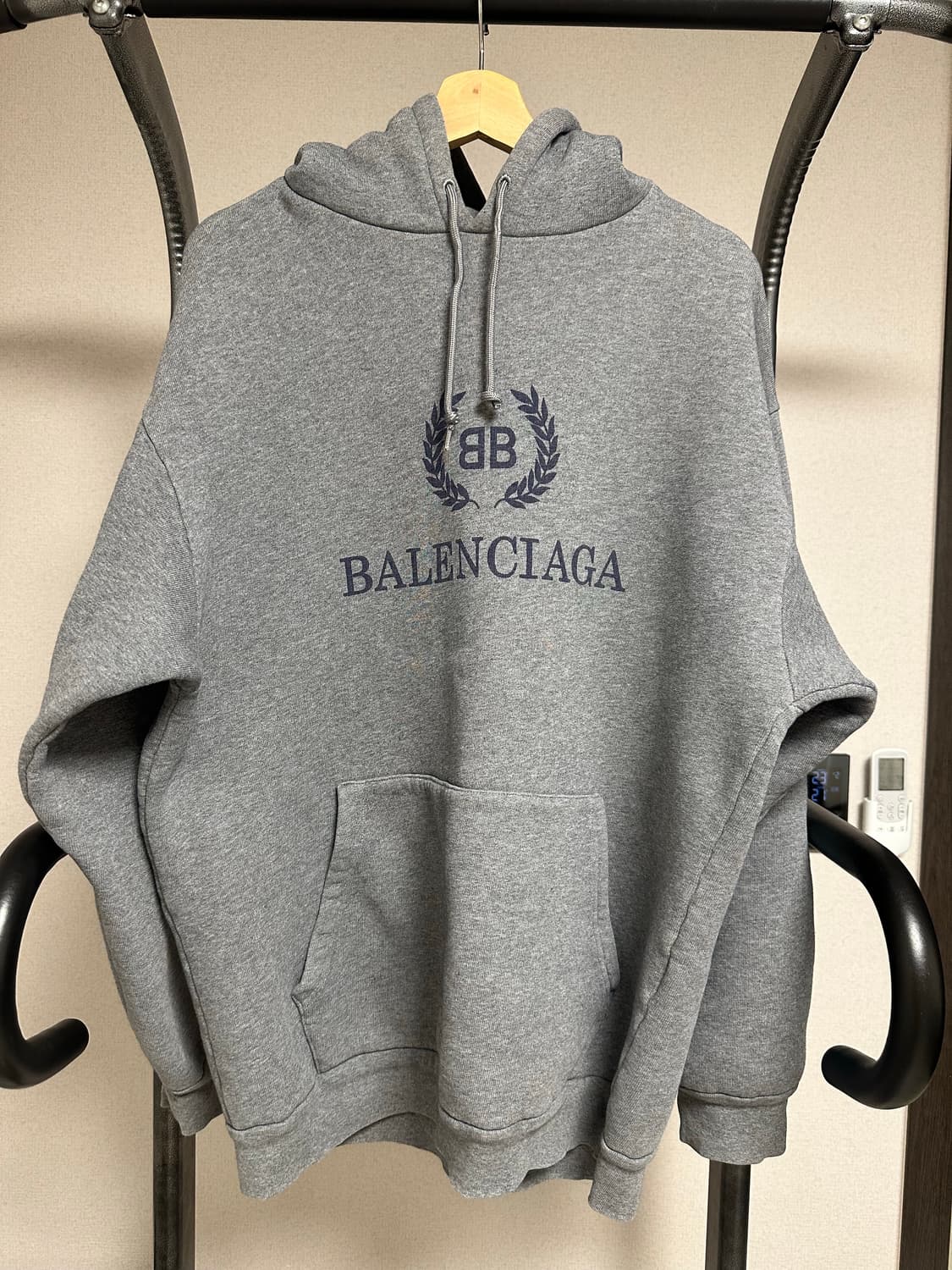 정품 발렌시아가 월계수 후드 그레이 티셔츠 판매합니다 상품이미지1