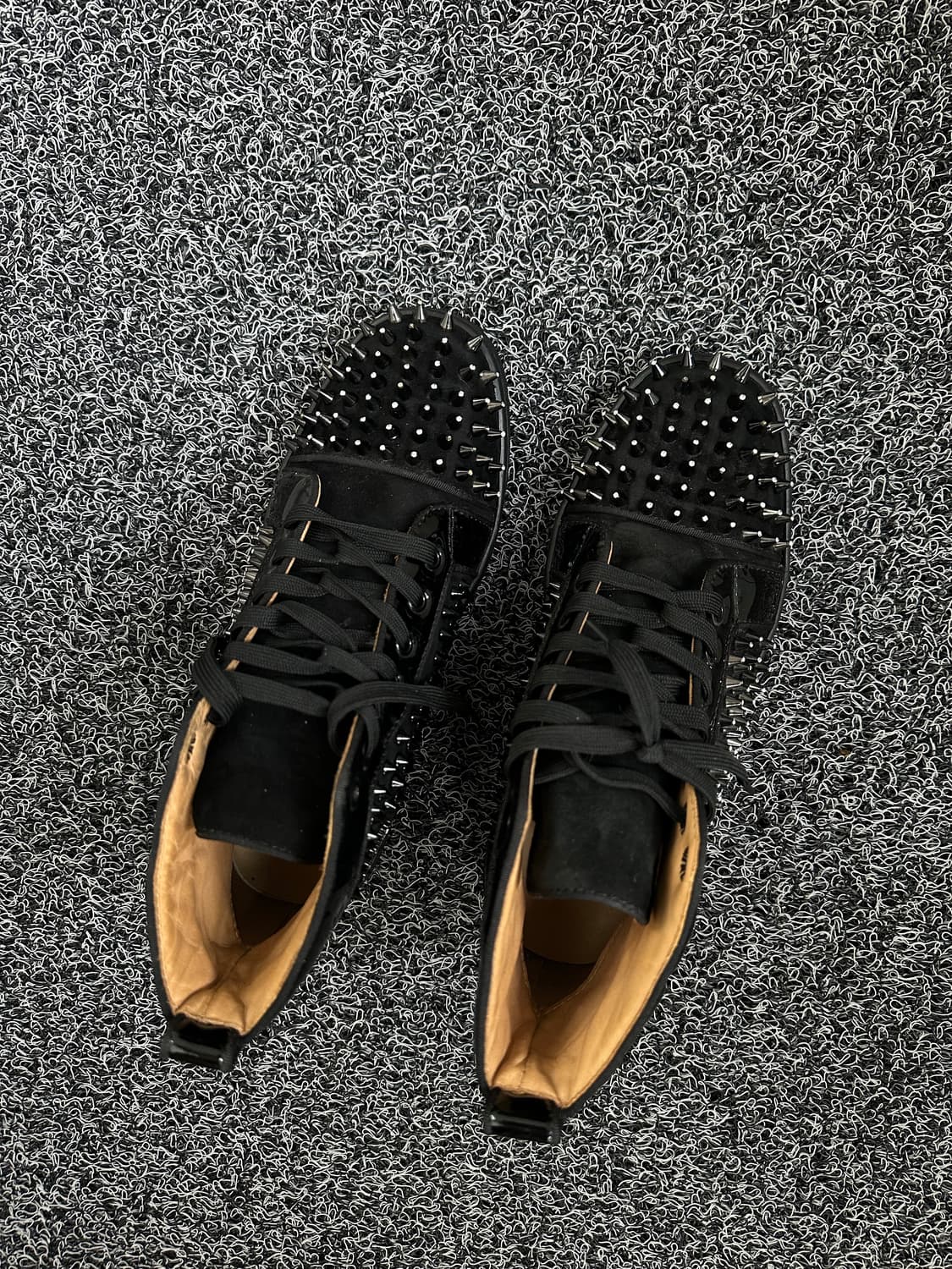 Christian Louboutin 스터드 스니커즈 상품이미지1