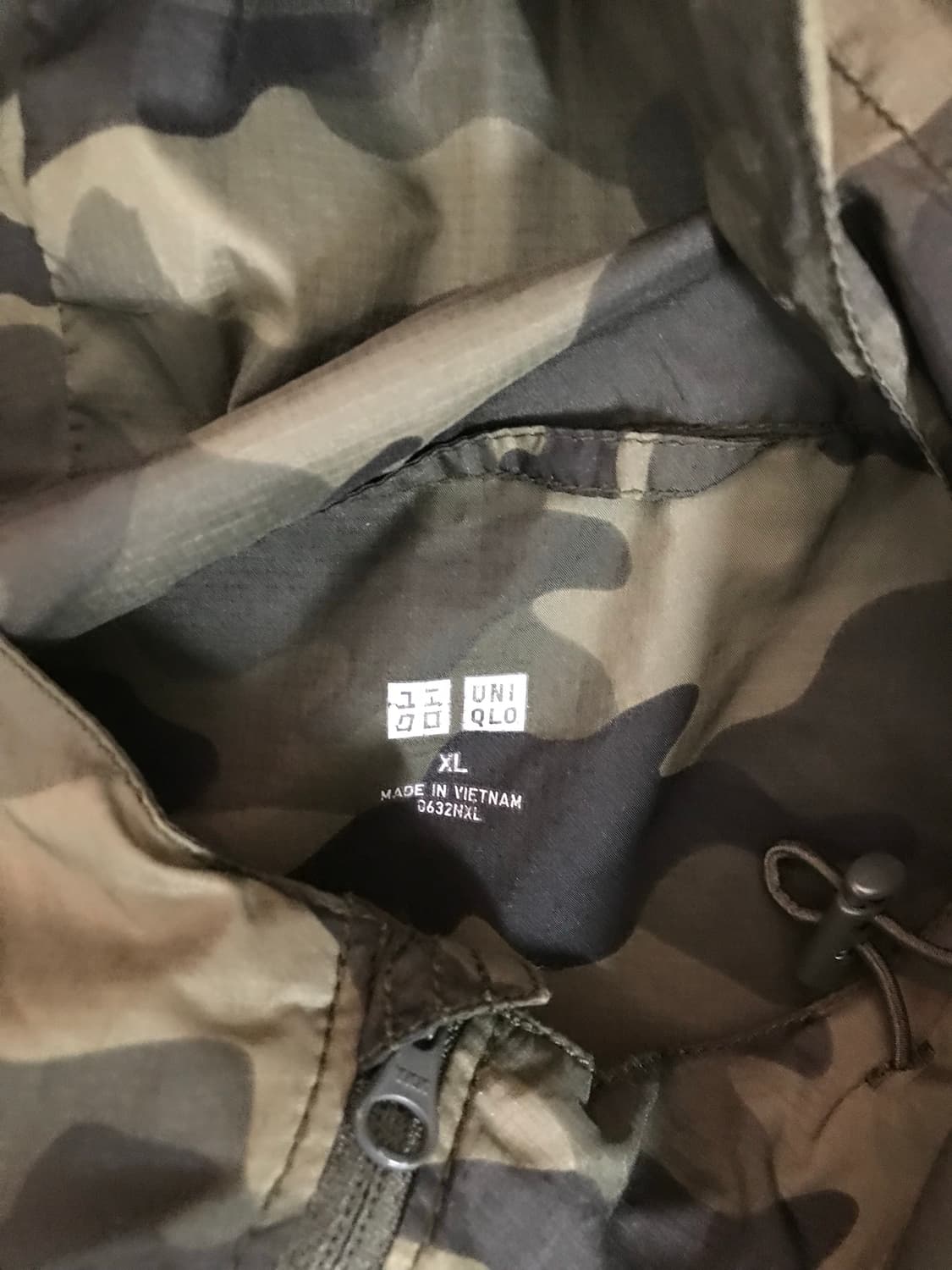 유니클로 카모 바람막이 상품이미지5