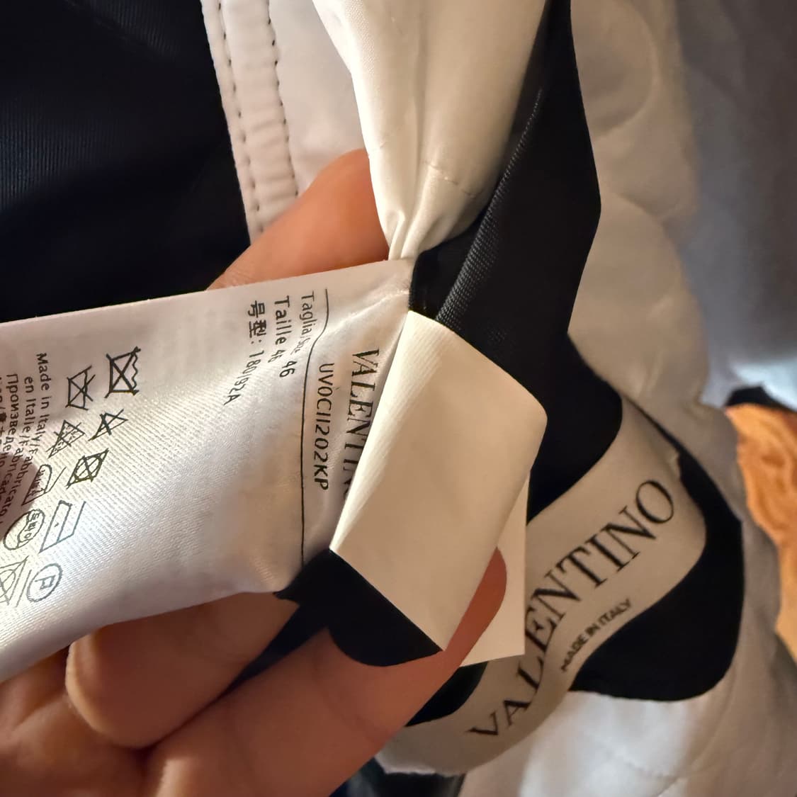 발렌티노 23 f/w VLTN 봄버 자켓 판매 합니다. 상품이미지9