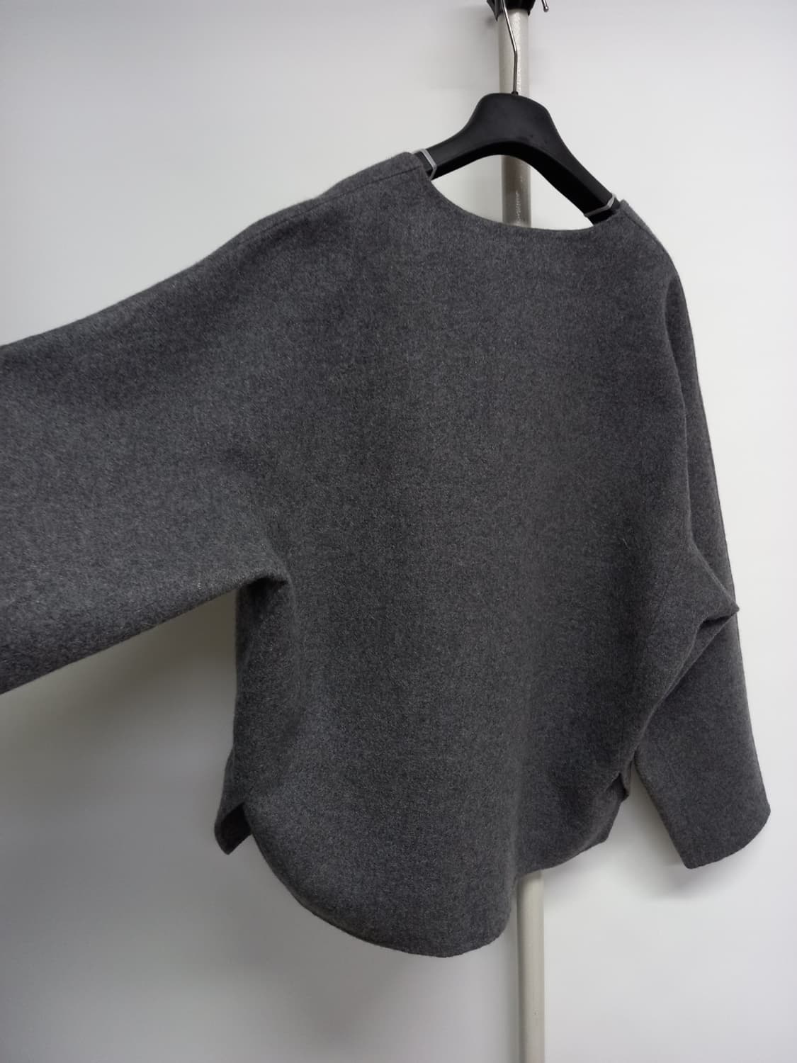 더 캐시미어 춘추동 캐시미어100 핸드메이드 아우터 66.77 상품이미지6