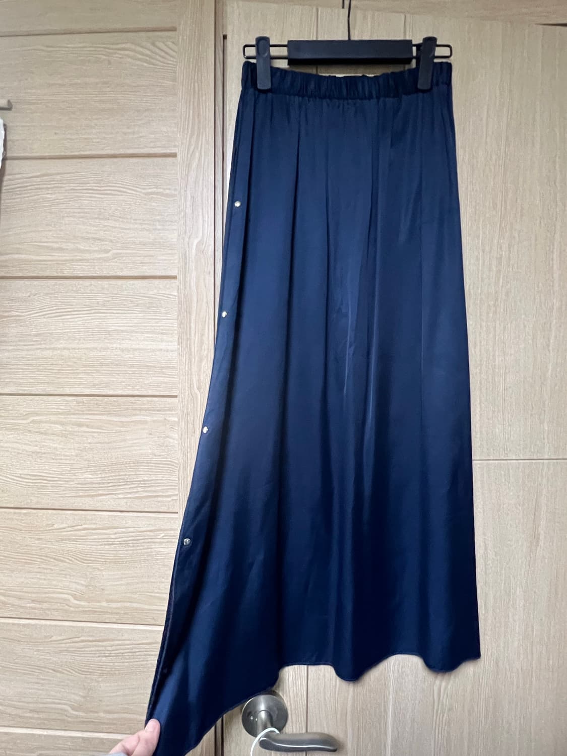 베이스레인지 실크 스커트 상품이미지1