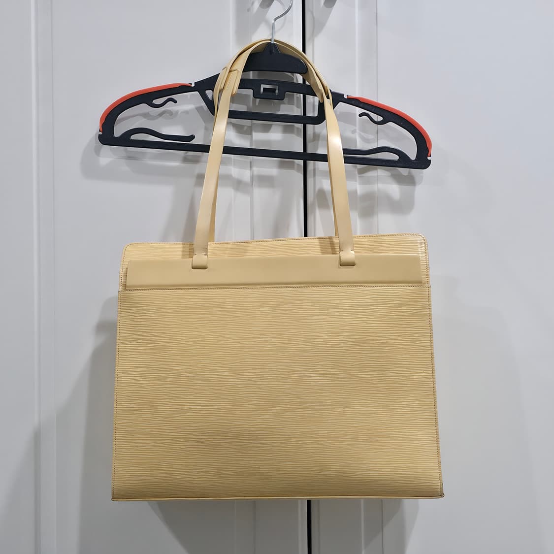 루이비통 에삐 에피레더 숄더백 크로와젯gm 옐로우 상품이미지1