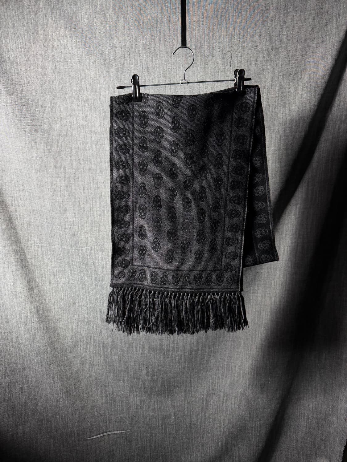 알렉산더맥퀸 스컬 머플러 상품이미지1