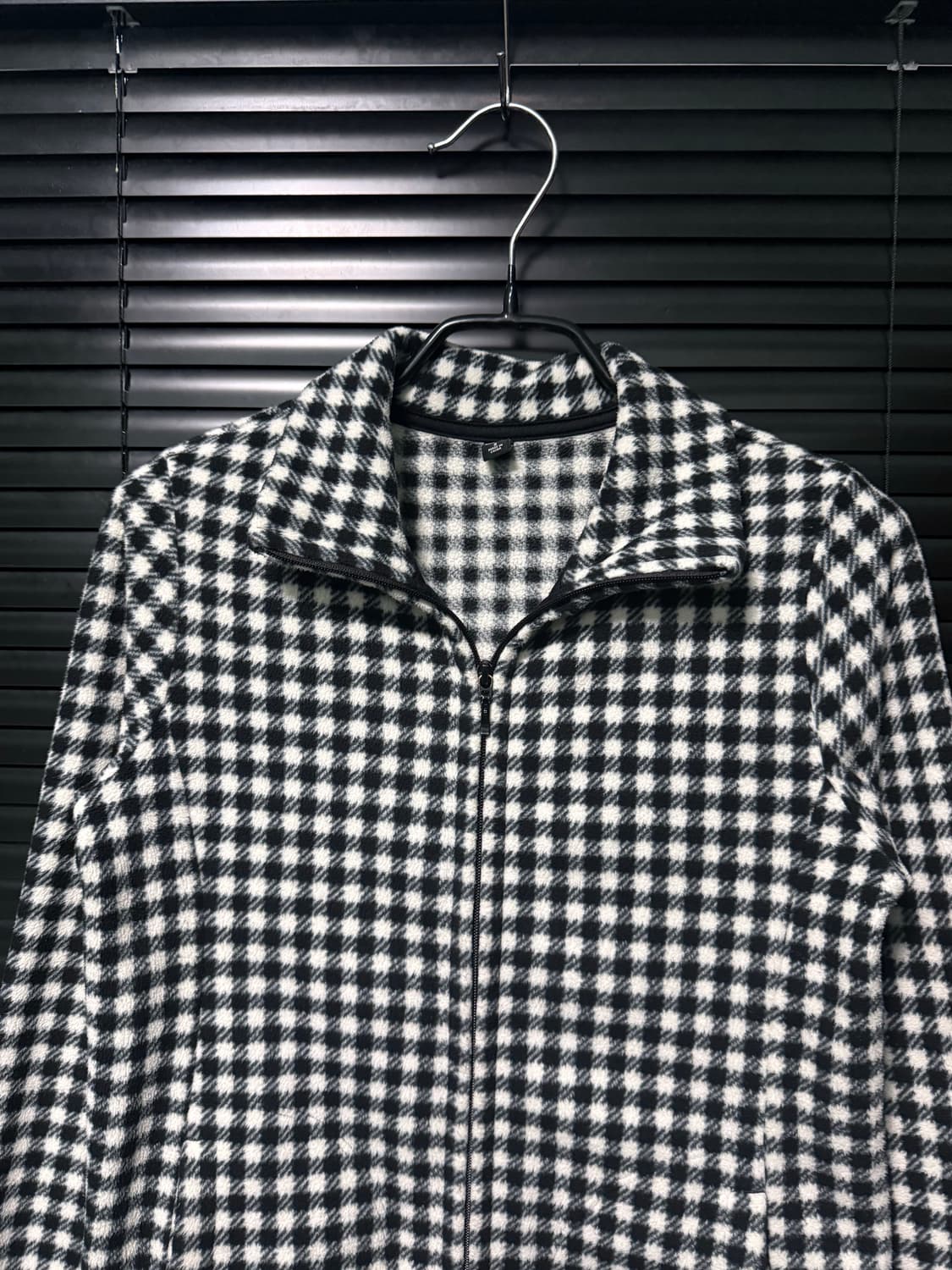 유니클로 깅엄 체크 바둑판 체커보드 후리스 플리스 방한 집업 블랙 화이트 상품이미지3