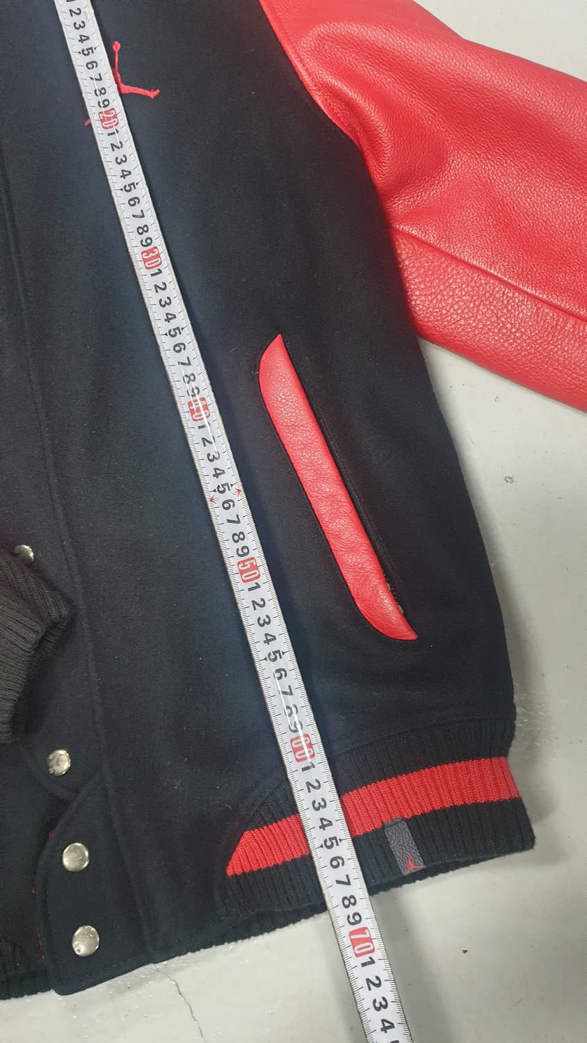 조던  카우 레더 바시티 자켓 M 블랙/레드 상품이미지4