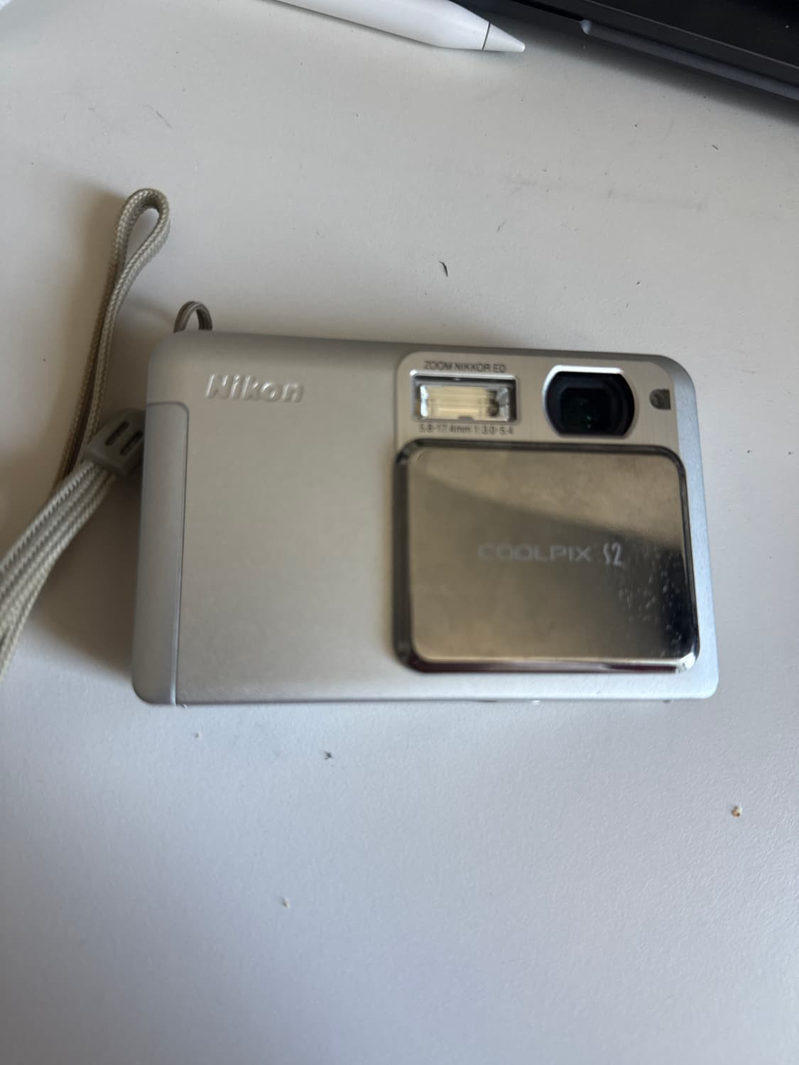 2005년에 니콘에서 출시한 쿨픽스 S2입니다 상품이미지3