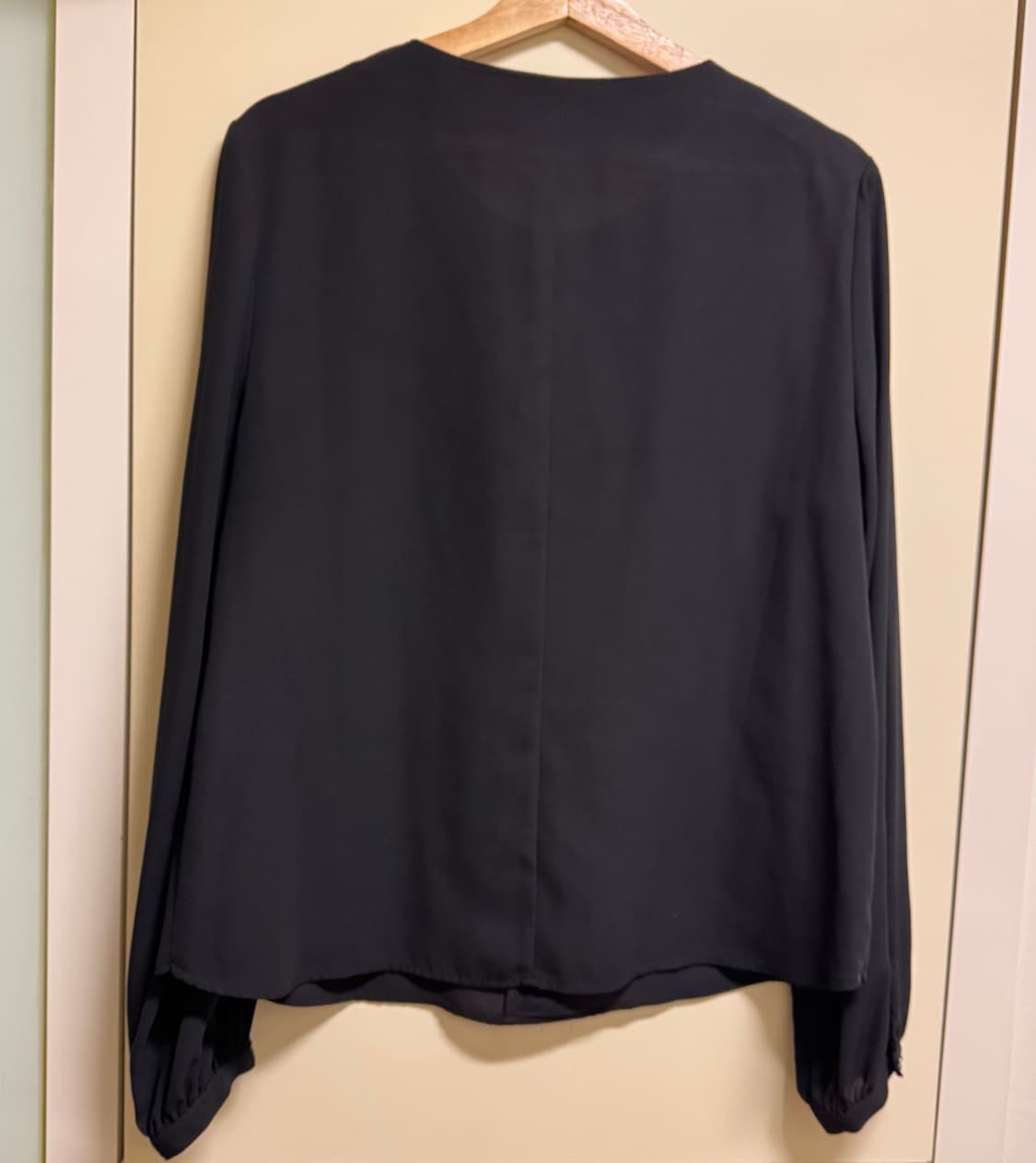 h&m 블랙 플라운스 러플 블라우스 96 L 상품이미지2