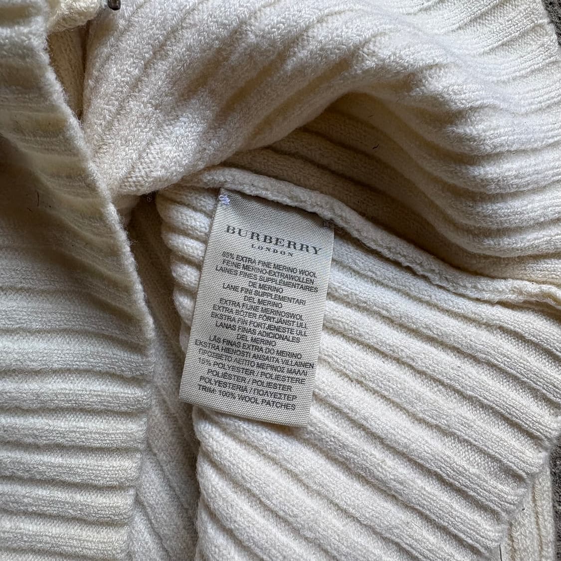 버버리 런던 2 way 메리노 울 집업 니트 상품이미지8