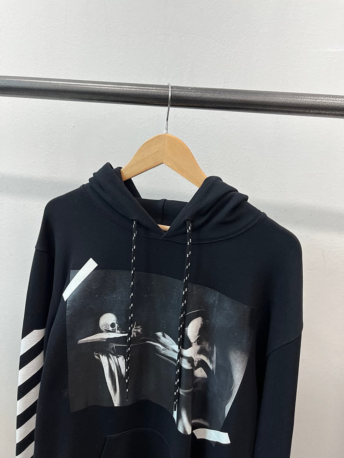 100-105) 오프화이트 카라바조 후드티  상품이미지2