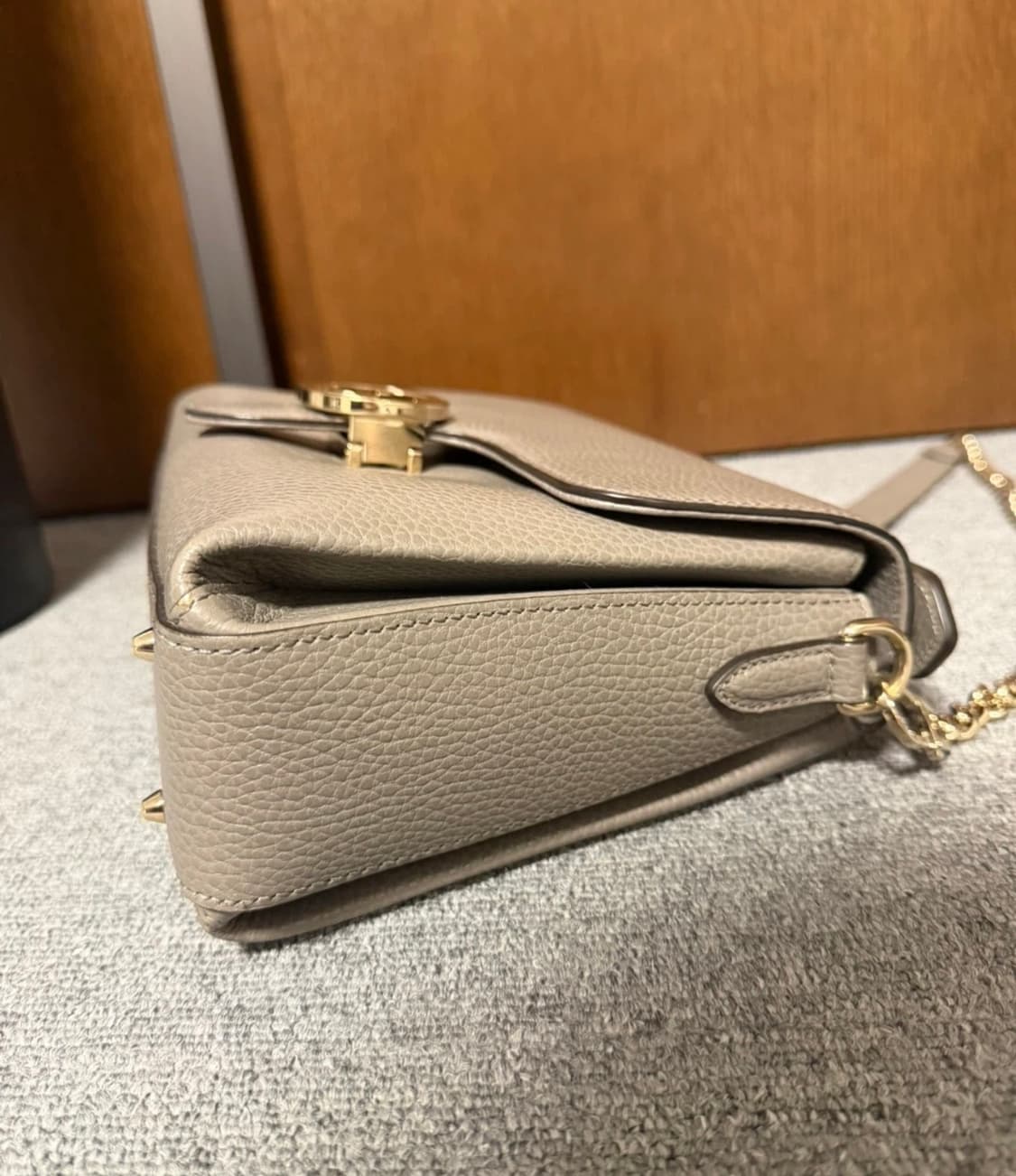 구찌 인터로킹 탑핸들 체인백 그레이 상품이미지3