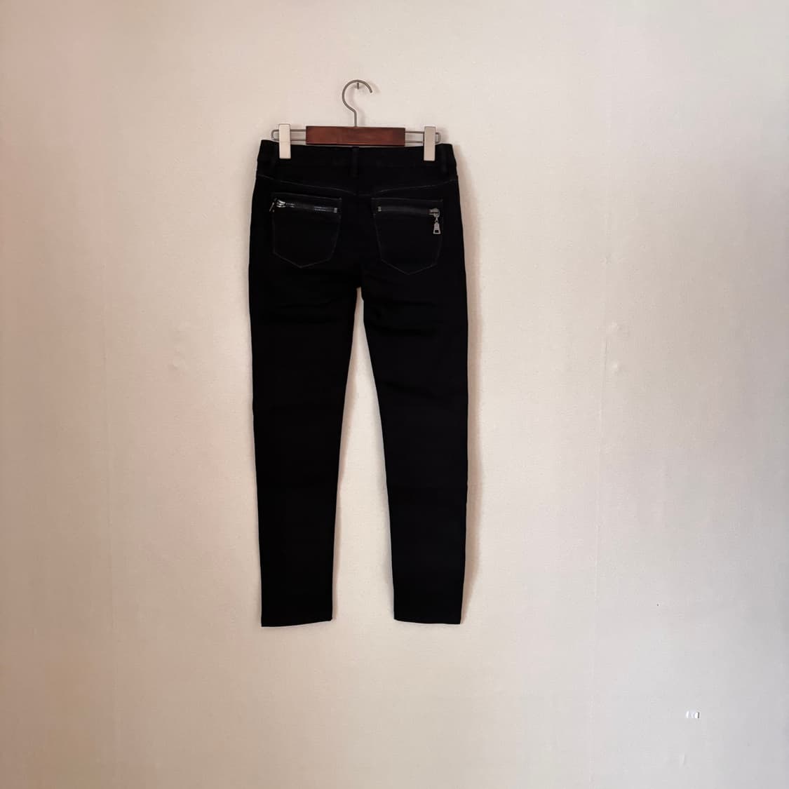 JILL 질스튜어트 25 26 블랙 스키니진 지퍼 슬림 실루엣 상품이미지2
