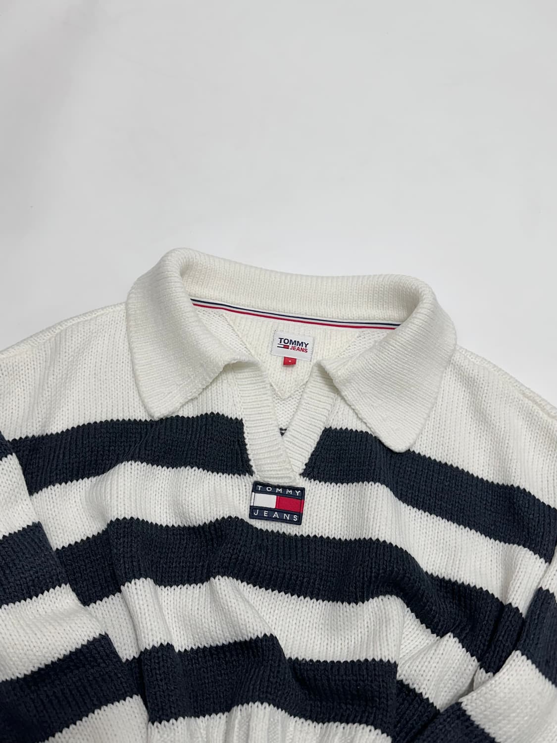타미힐피거 타미진스 박시 크롭 스트라이프 카라 니트 스웨터 상품이미지4