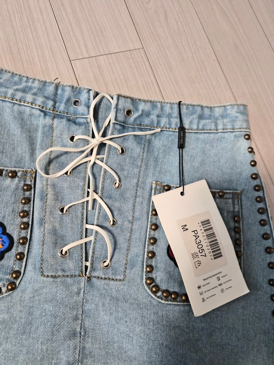 (유니크) 꽃 자수 스터드 데님 미니 스커트 판매합니다 상품이미지6