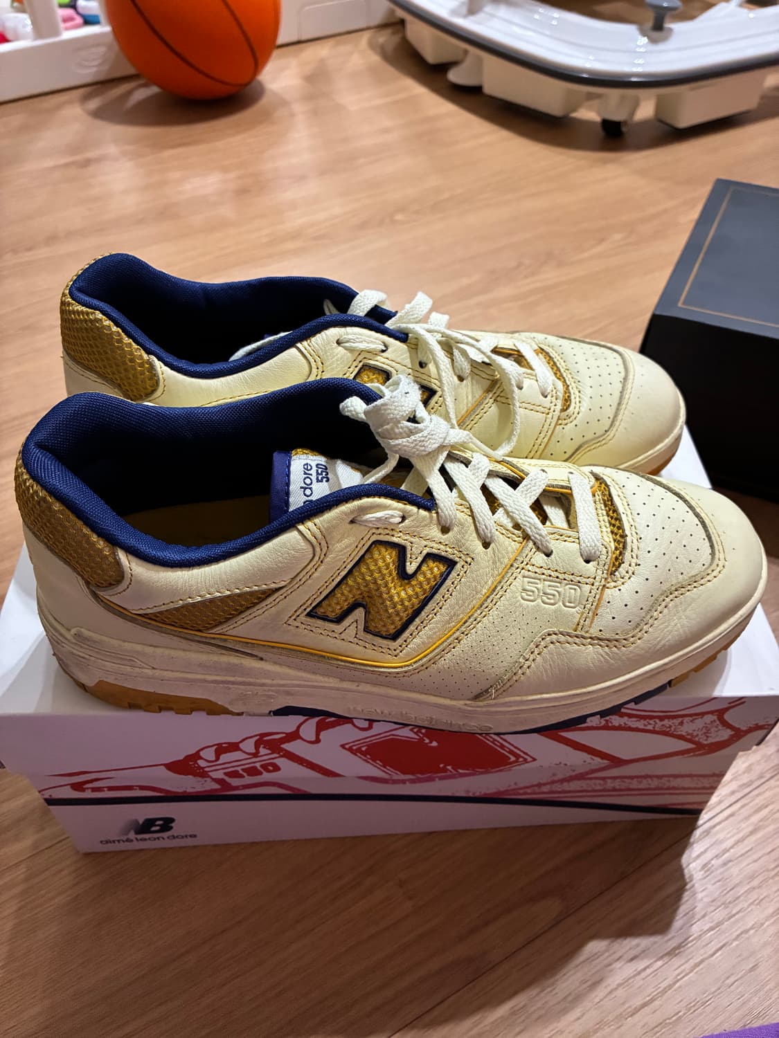 에임레온도르X뉴발란스 550 275 상품이미지2