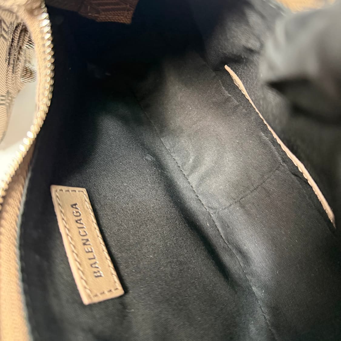 발렌시아가 BB 모노그램 르 카골 자카드 숄더백 상품이미지10