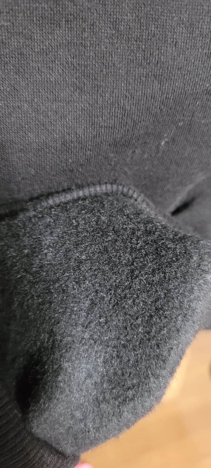 (남성105-110사이즈) 아미 로고 선명한 블랙 맨투맨(기모) 상품이미지5