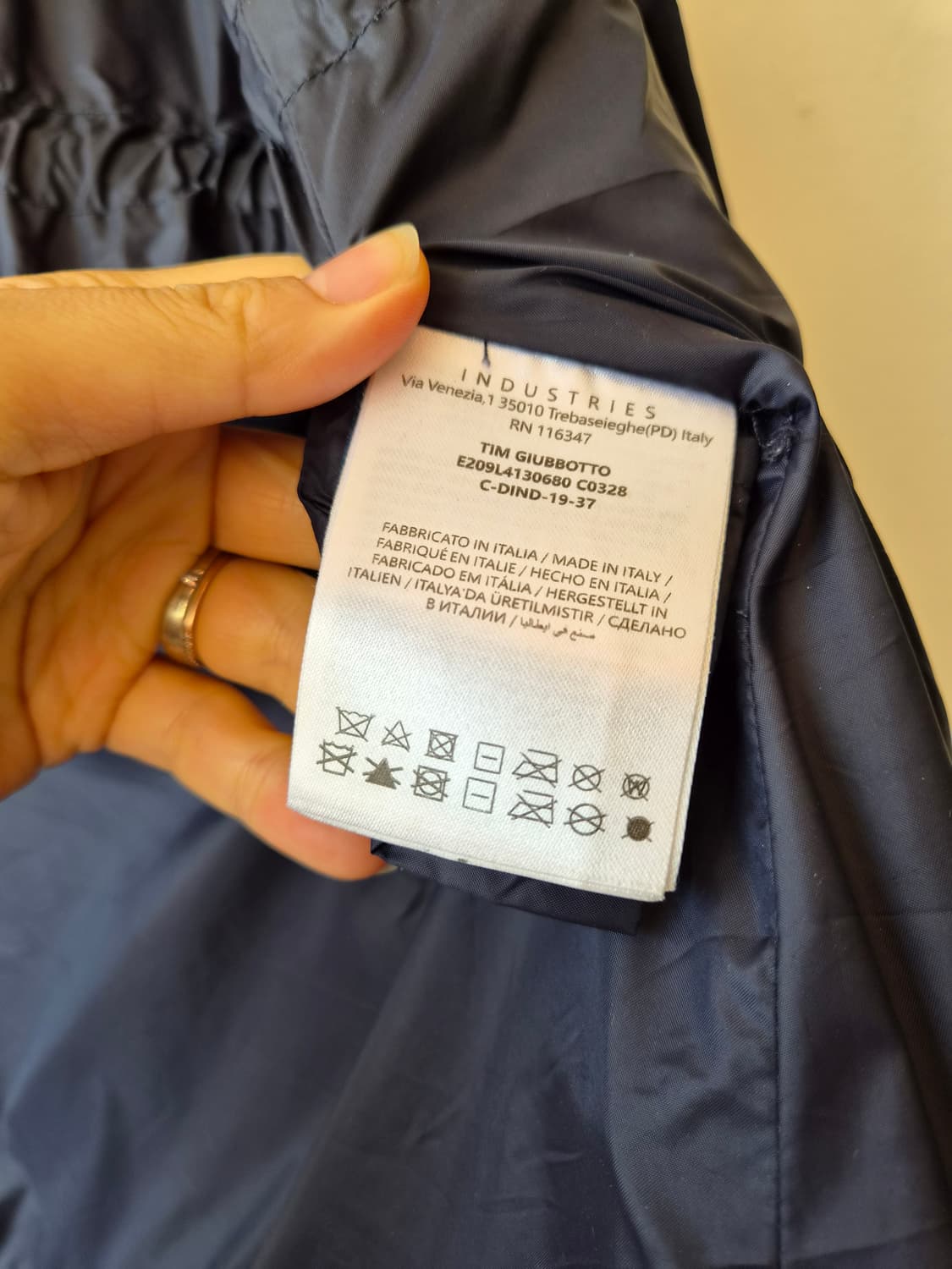 몽클레어 여성 네이비후드바람막이점퍼 2사이즈 상품이미지10