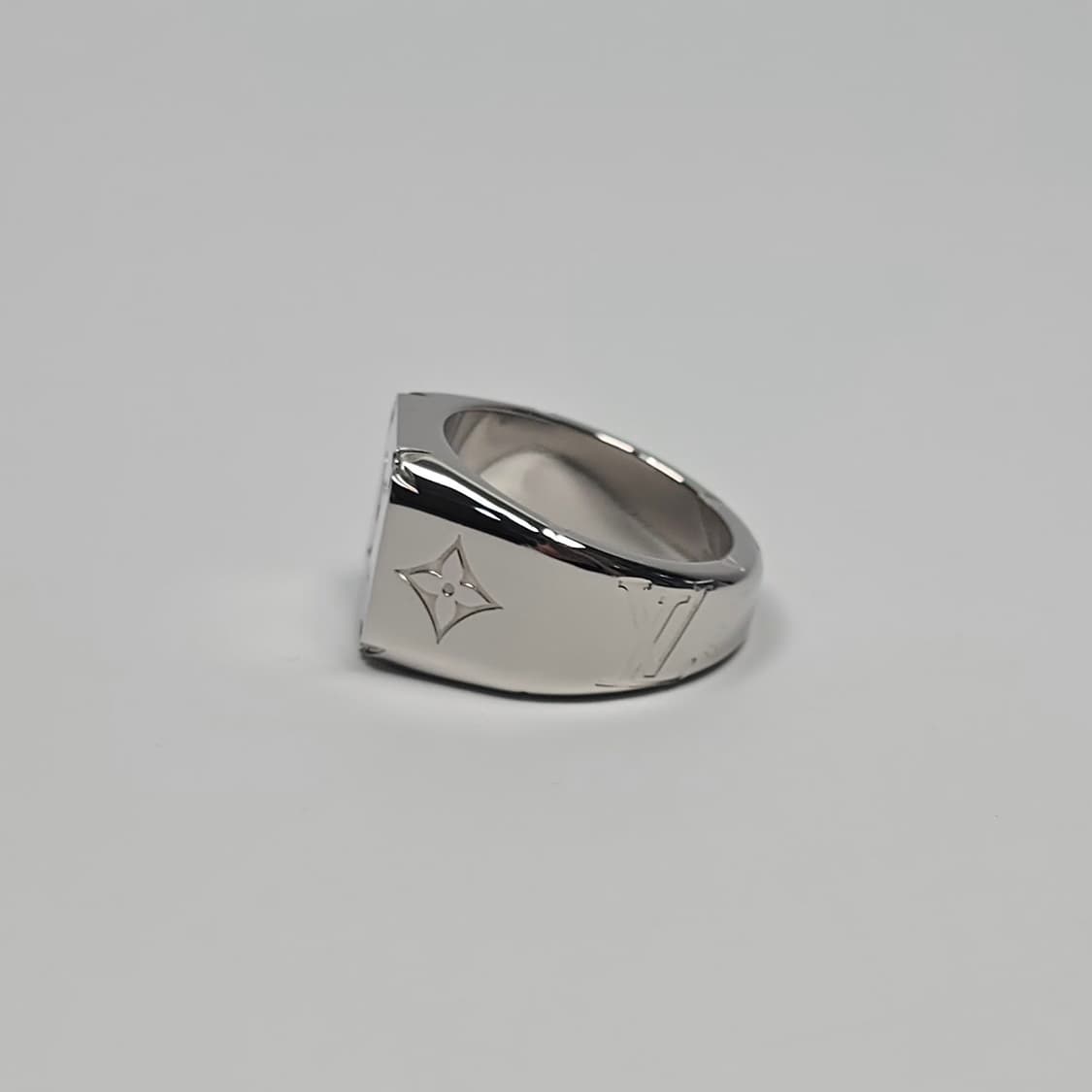 루이비통 모노그램 각인 시그넷 반지 ( 20호 ) 상품이미지4