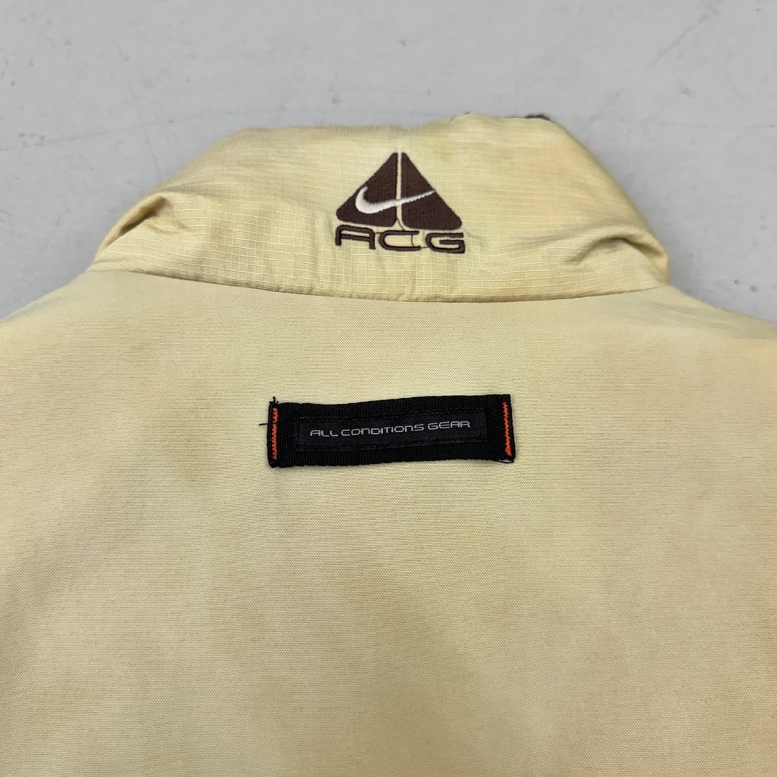 나이키 ACG 00s 아이보리 베이지 배색 덕다운 조끼패딩 상품이미지6