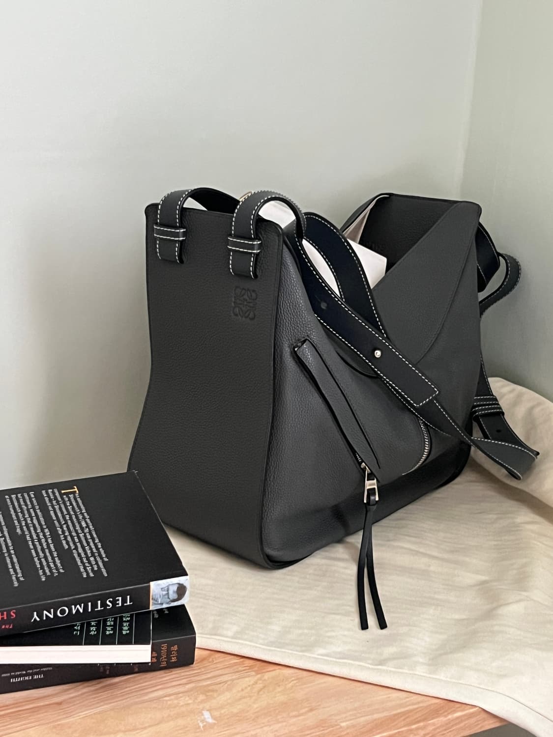 LOEWE 로에베 해먹백 다크 그레이 미디움 상품이미지1