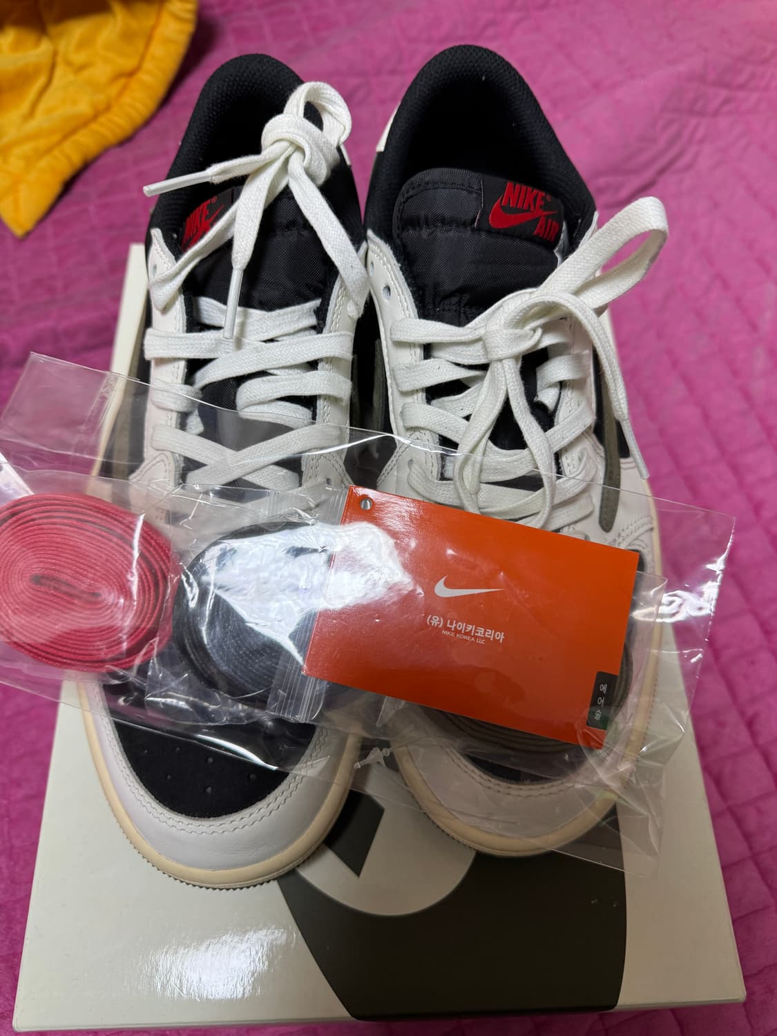 W275 조던1 로우 트레비스캇 미디움 올리브 상품이미지1