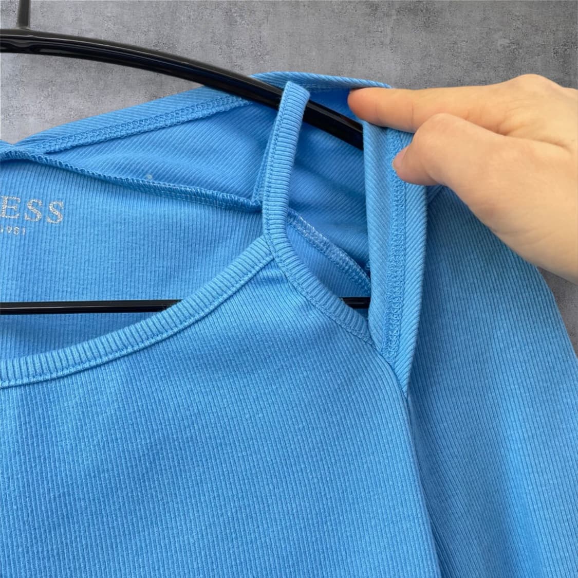 게스 Guess 스카이블루 슬림핏 골지 긴팔 티셔츠 XS 상품이미지5