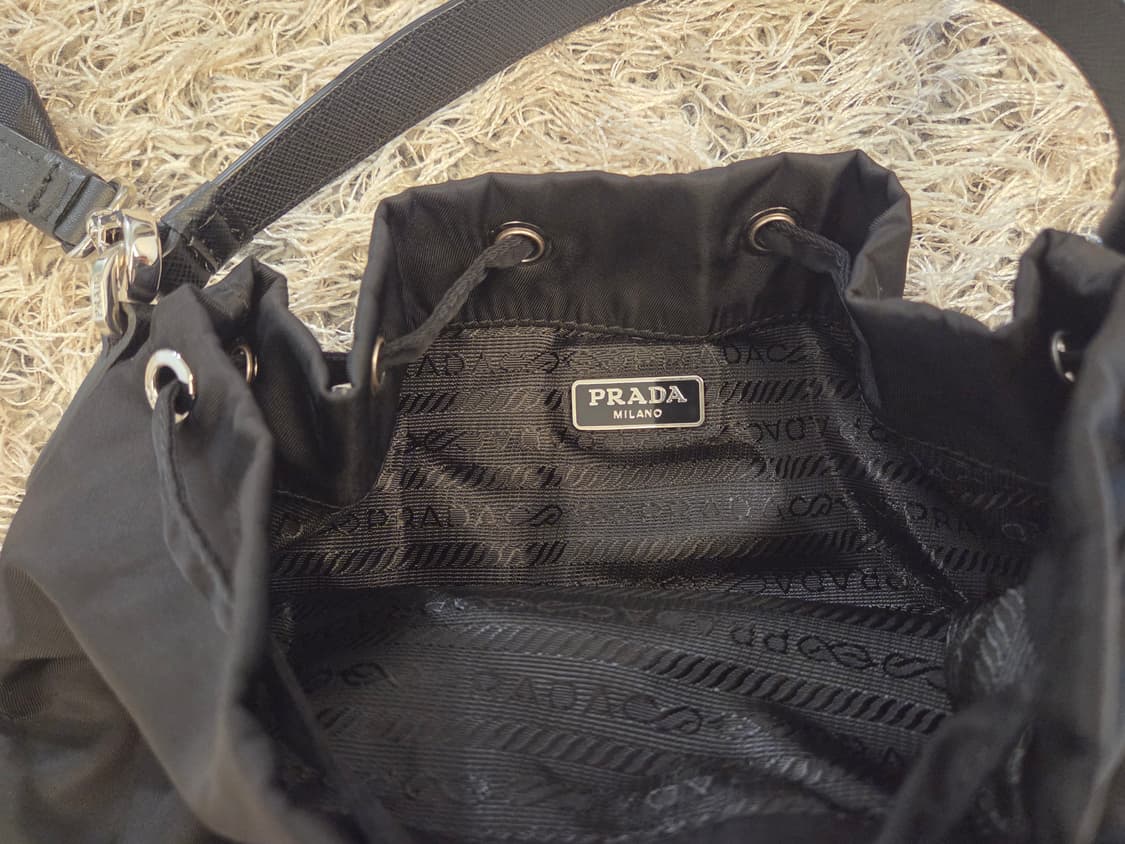 프라다 로봇패치 리미티드 에디션 버킷백(현대백화점 구입) 상품이미지3