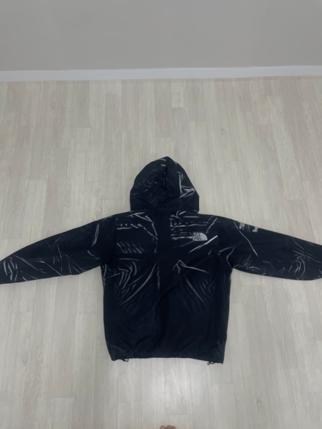 슈프림 x 노스페이스 트롱프 뢰유 프린티드 테입드 심 쉘 상품이미지2