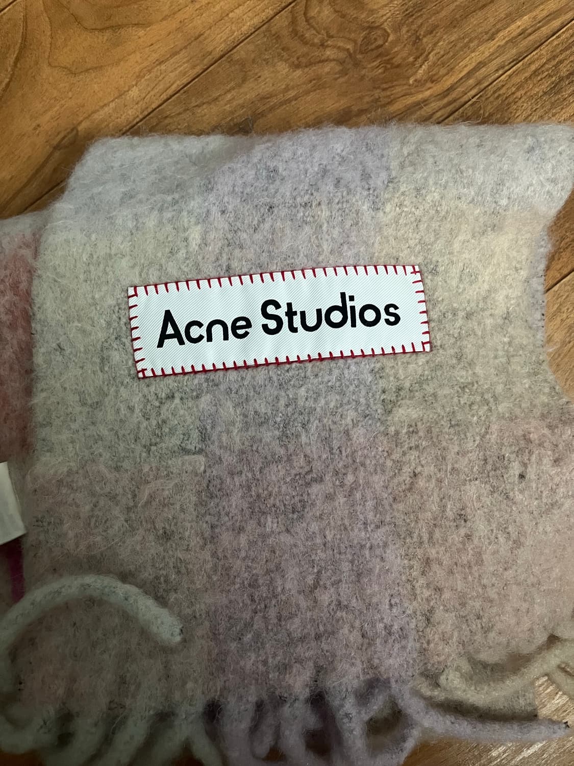 아크네 모헤어 핑크체크머플러 상품이미지1