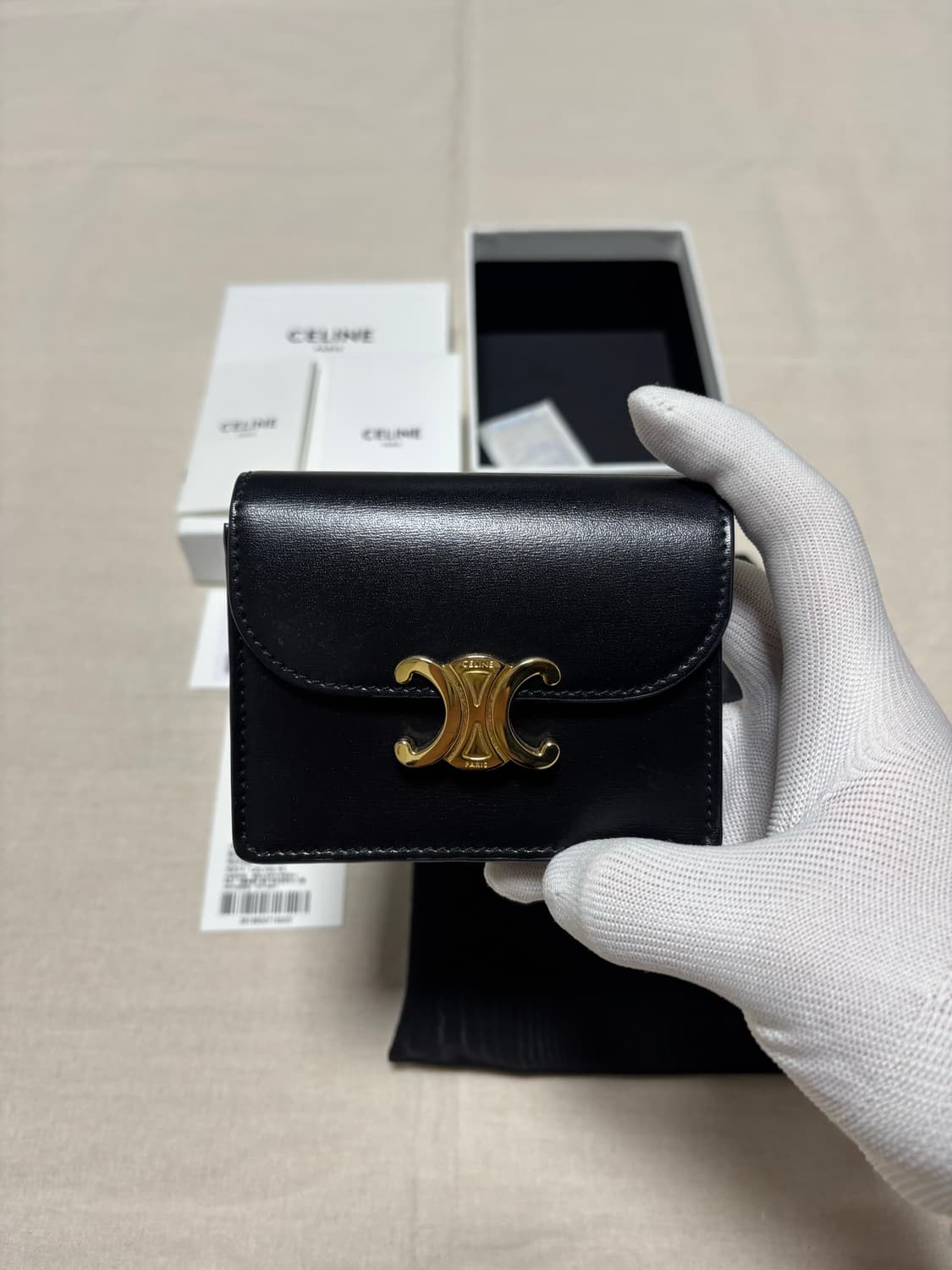 셀린느 트리옹프 카프스킨 플랩 지갑  상품이미지2