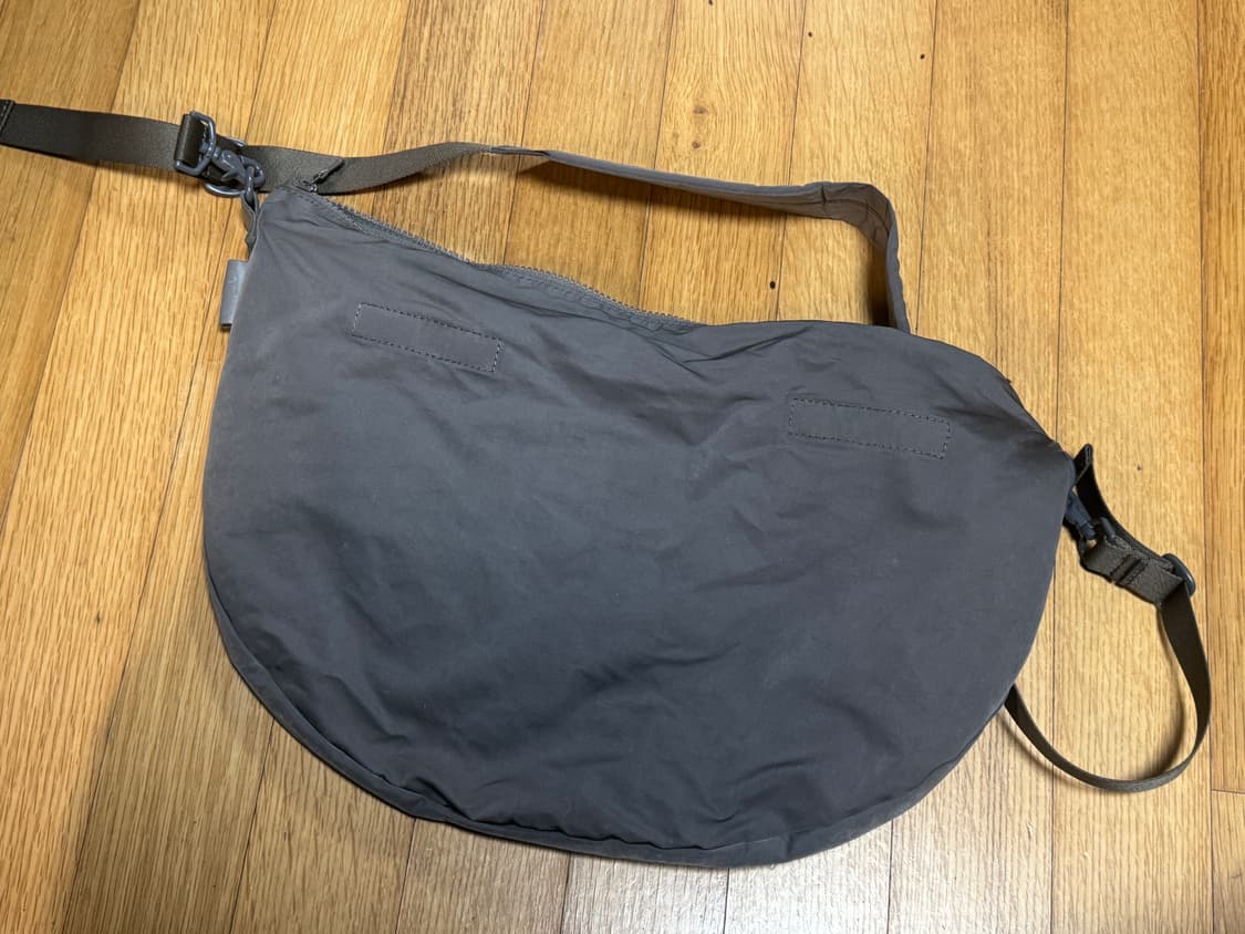 아미아칼바 크로스백 그레이 팝니다 상품이미지2