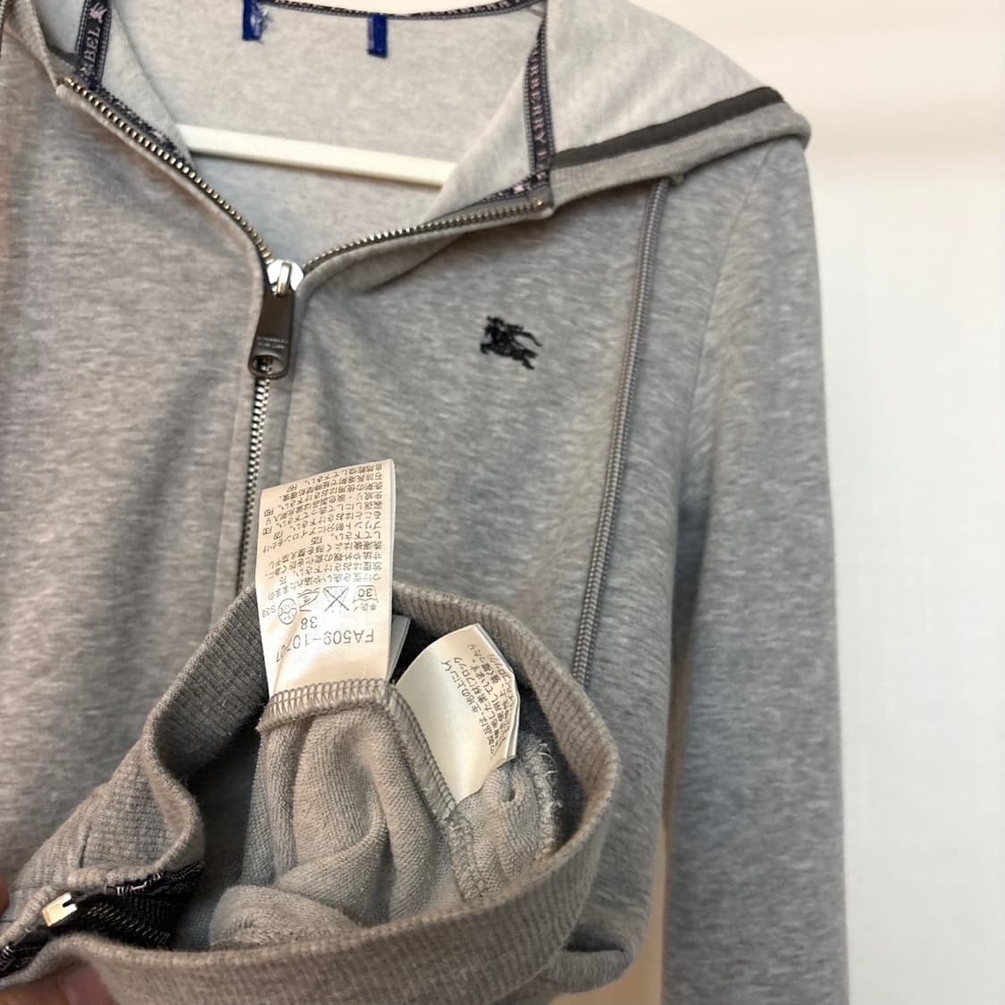 버버리 블루라벨 그레이 후드집업 상품이미지3