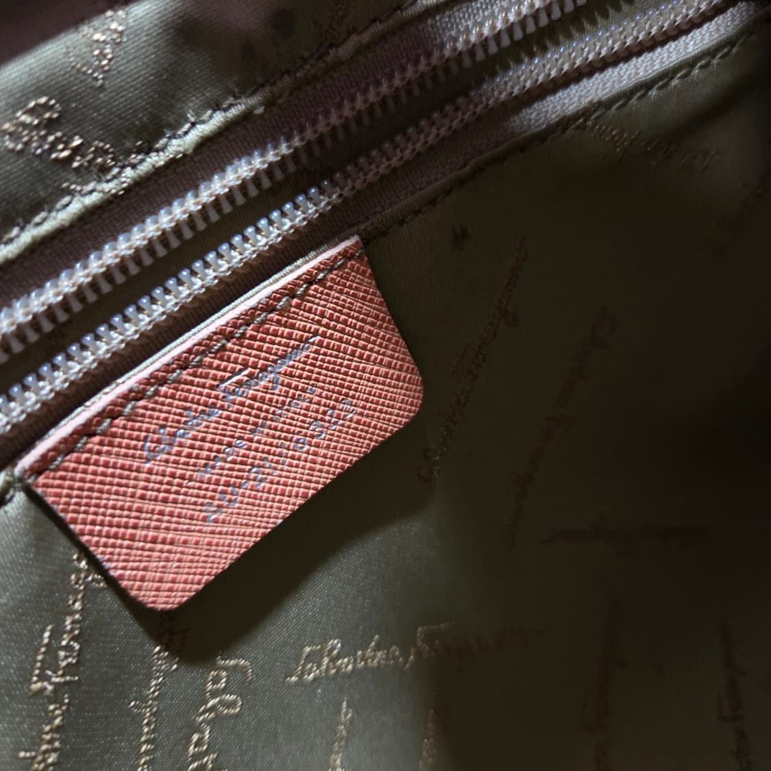 페라가모 사피아노 숄더 상품이미지5