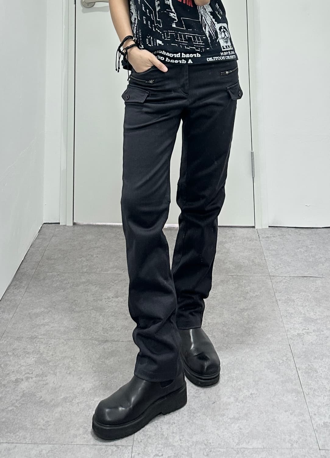 BUGS BUNNY embossed detail pocket pants 상품이미지3