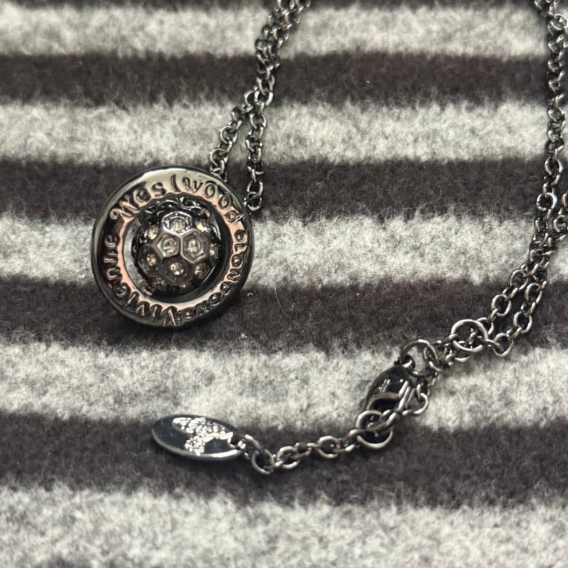 비비안웨스트우드 아카이브 메탈크리스탈 orb 목걸이 상품이미지2