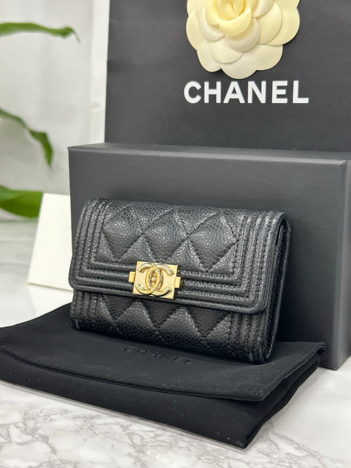 샤넬 보이 금장 카드 똑딱이 지갑 상품이미지2