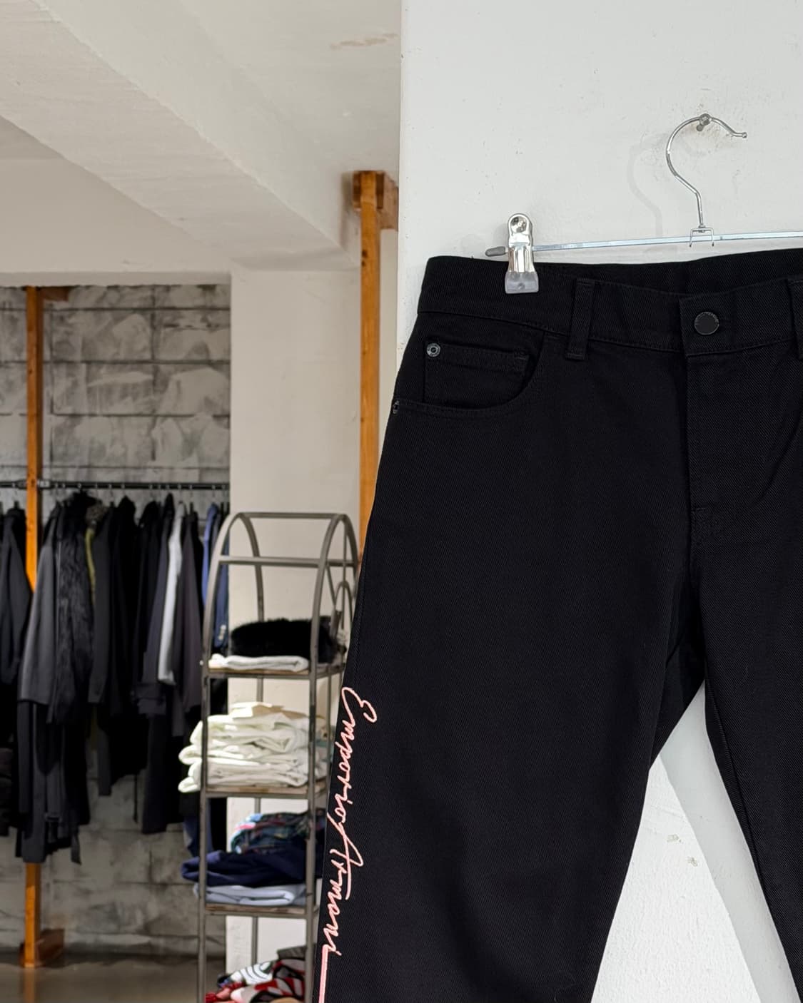 엠포리오 아르마니 블랙 자수 스트레이트 진 상품이미지3