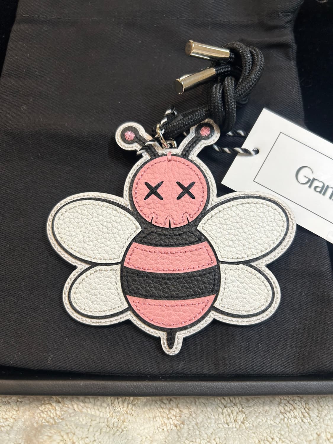 [정품/중고] 디올 X 카우스 비 키링 상품이미지1