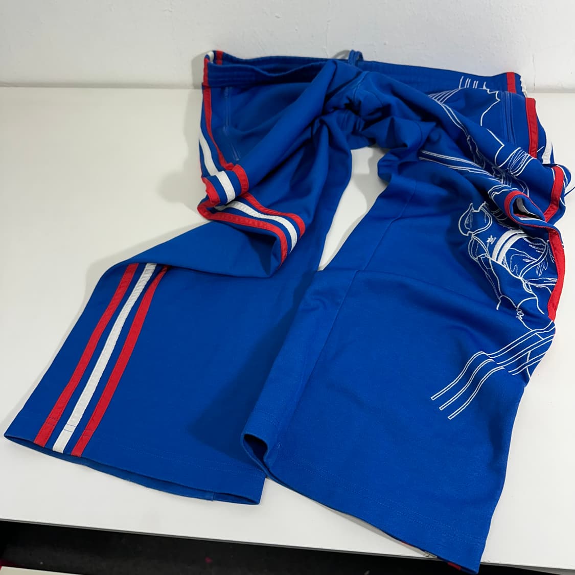 105 아디다스 신영국 톰슨 블루 자수 트랙팬츠 상품이미지5