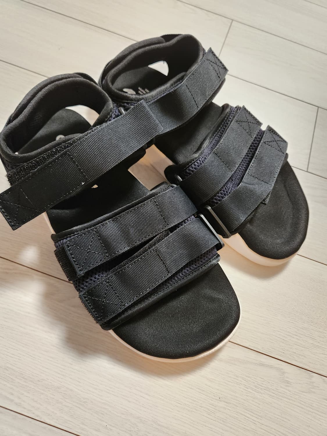 아디다스 아딜렛 샌들 2.0 사이즈245

바닥면 오염외에는 새거처럼 깨 상품이미지1